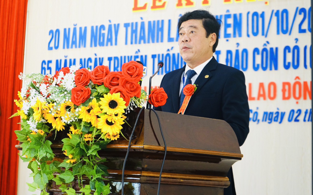 B&iacute; thư Huyện ủy, Chủ tịch UBND Huyện đảo Cồn Cỏ V&otilde; Viết Cường cho biết những th&agrave;nh tựu Đảng bộ, qu&acirc;n v&agrave; d&acirc;n huyện đảo Cồn Cỏ đạt được trong 20 năm qua tạo được những tiền đề quan trọng cho huyện đảo ph&aacute;t triển nhanh, bền vững hơn trong thời gian tới  - Ảnh: C.N